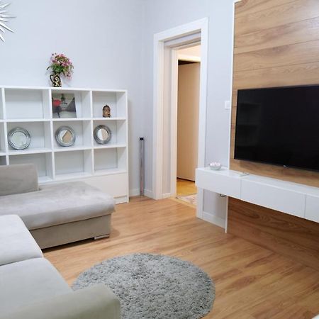 City Center Apartment Niko 04 Тирана Екстер'єр фото