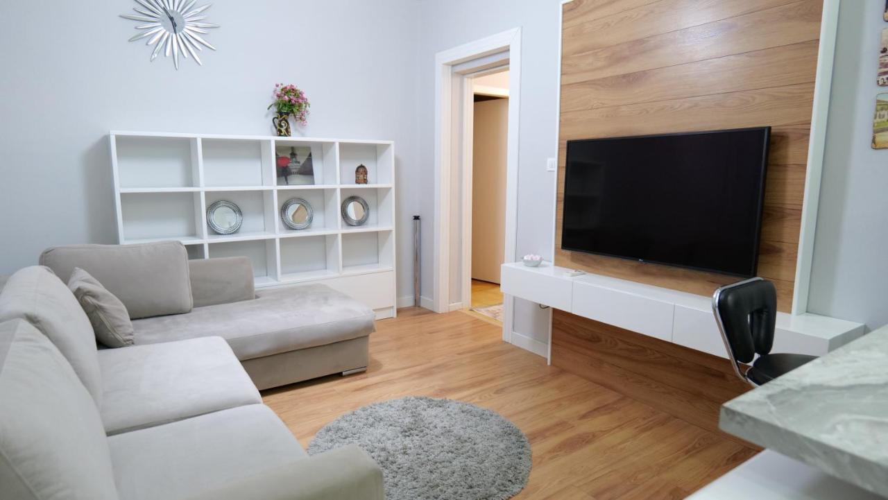 City Center Apartment Niko 04 Тирана Екстер'єр фото